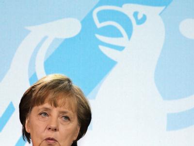 Bundeskanzlerin Angela Merkel hat sich lange gegen eine Aufstockung des geplanten dauerhaften Euro-Rettungsschirms ESM. Foto: Wolfgang Kumm Merkel