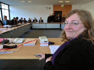Der Neonazi-Untersuchungsausschuss des Thüringer Landtages mit der Vorsitzenden, Dorothea Marx. Foto: Martin Schutt/ Archiv BGH muss über Zschäpe-Vorladung vor Ausschuss entscheiden