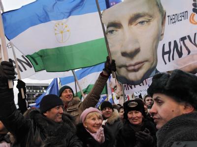 Unterstützer des russischen Premiers Wladimir Putin im Moskauer Stadtzentrum. Foto: Yuri Kochetkov Unterstützer Putins in Moskau