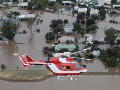 Ein Hubschrauber über dem Flutgebiet in New South Wales. Foto: Andrew Meares New South Wales