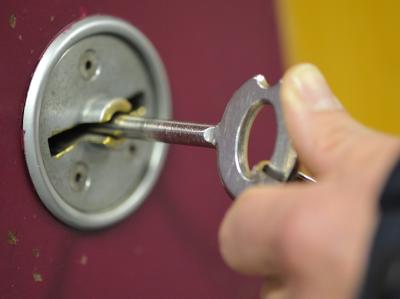 Der Europäische Gerichtshof für Menschenrechte hat geurteilt dass die Vollstreckung einer Sicherungsverwahrung von mehr als zehn Jahren unter bestimmten Voraussetzungen gegen die europäische Menschenrechtskonvention verstößt. Foto: Uwe Anspach/ Symbol Sicherungsverwahrung