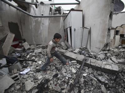 Zerstörungen in Gaza: Eine Äußerung der EU-Außenbeauftragten Ashton, die israelische Angriffe auf den Gazastreifen in einen Zusammenhang mit dem Anschlag auf eine jüdische Schule in Frankreich stellte, hat in Israel Unmut ausgelöst. Foto: Ali Ali Zerstörungen in Gaza