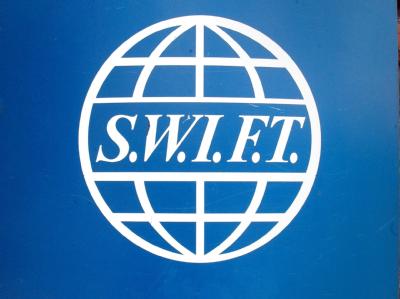 Die EU hat den internationalen Finanzdienstleister Swift angewiesen, keine Überweisungen an iranische Banken mehr vorzunehmen. Foto: Jaques Collet SWIFT-Logo am Hauptsitz in Brüssel