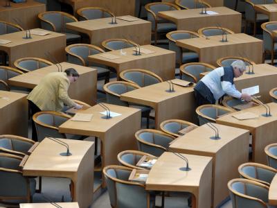 Verwaister Landtag: In Nordrhein-Westfalen geht nach dem Ende der rot-grünen Regierung die Sorge vor Stillstand um. Viele Reformen liegen auf Eis. Foto: Federico Gambarini Leerer Landtag