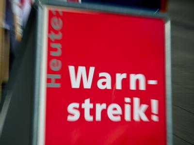 Die zweite Warnstreikwelle rollt an: Verdi lässt wieder die Muskeln spielen und plant umfangreiche Aktionen. Den Bürgern stehen unter anderem Behinderungen im Nahverkehr bevor. Und die Konfliktparteien liegen noch immer weit auseinander. Foto: Patrick Ple Neue Warnstreiks im öffentlichen Dienst