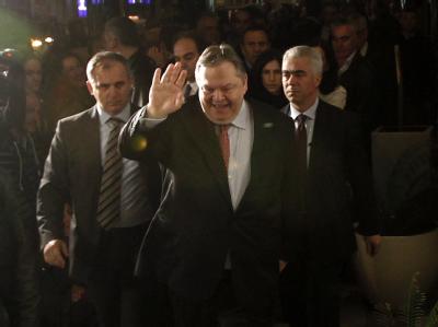 Für die griechischen Sozialisten beginnt eine neue Ära. Evangelos Venizelos (M) will die wegen der Finanzkrise politisch schwer angeschlagene Partei aufrichten. Foto: Alkis Konstantinides Evangelos Venizelos