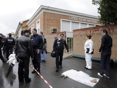 Spurensicherung vor der Ozar Hatorah-Schule in Toulouse. Foto: Xavier de Fenoyl Spurensicherung