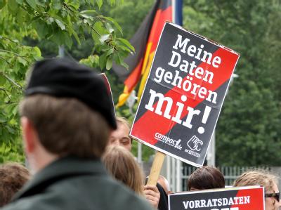 Gegner der Vorratsdatenspeicherung demonstrieren in Berlin. Foto: Wolfgang Kumm/Archiv Protest gegen Vorratsdatenspeicherung