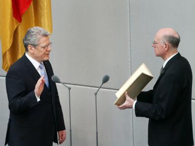 Bundespräsident Joachim Gauck legt den Amtseid ab. Foto: Michael Kappeler Vereidigung
