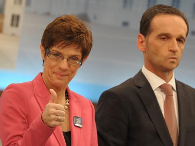 Regierungschefin Kramp-Karrenbauer kann weitermachen - mit der SPD und Heiko Maas als Juniorpartner. Foto: Oliver Dietze Kramp-Karrenbauer und Maas