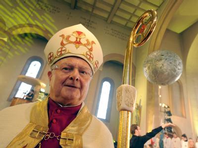Erzbischof Zollitsch Erzbischof Zollitsch würdigt den Arabischen Frühling - und sieht Ostern als globale Freiheitsbewegung. Foto: Uli Deck/Archiv Erzbischof Robert Zollitsch