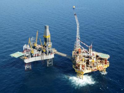 Aus dem Leck an einer Förderplattform vor Schottland strömt weiter ungehindert Gas in die Nordsee. Der Energiekonzern Total sucht fieberhaft eine Lösung. Doch es ist nicht einmal klar, wo genau sich das Leck befindet. Foto: Total Plattform in der Nordsee