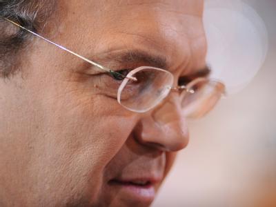 Bundesinnenminister Hans-Peter Friedrich will sich die Vorgänge im Verfassungsschutz sehr kritisch anschauen. Foto: Hannibal/Archiv Friedrich