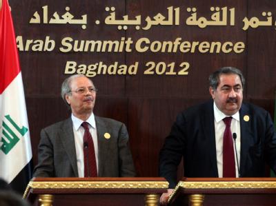 Iraks Außenminister (R) beim Start des Gipfels in Bagdad. Viele Staatschefs blieben dem Treffen aus Sorge um ihre Sicherheit fern. Foto: Ahmed Jalil Bagdad