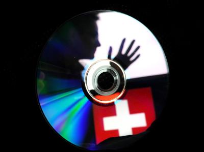 Drei Steuerfahndern aus NRW wird von der Schweiz «nachrichtliche Wirtschaftsspionage» vorgeworfen. Bei einer Einreise riskierten sie eine Verhaftung. Foto: Julian Stratenschulte Haftbefehle