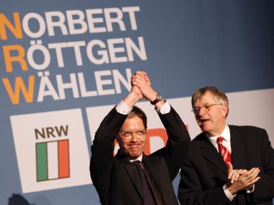 Der Vorsitzende der NRW-CDU und Spitzenkandidat für die Landtagswahl, Norbert Röttgen (l) mit Peter Hintze. Foto: Oliver Berg Norbert Röttgen
