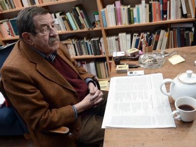 Der Literaturnobelpreisträger Günter Grass äußert sich zu seinem umstrittenen Israel-Gedicht. Foto: Marcus Brandt Günter Grass