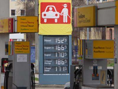 das Kabinett will Preispolitik der Ölkonzerne unter staatliche Kontrolle zu stellen. Foto: Jens Wolf Benzinpreise