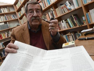Der Literaturnobelpreisträger Günter Grass äußert sich in seinem Atelier in Behlendorf zu seinem umstrittenen Israel-Iran-Gedicht. Foto: Marcus Brandt Günter Grass