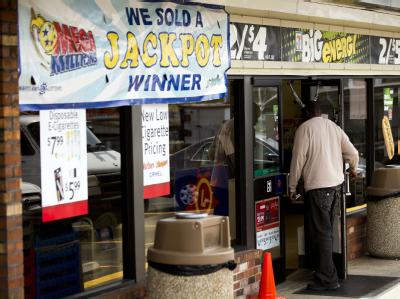 Der größte Jackpot der US-Lottogeschichte wurde geknackt - jetzt hat sich der erste der drei glücklichen Gewinner offiziell gemeldet. Foto: Jim Watson Mega-Lottogewinner in den USA