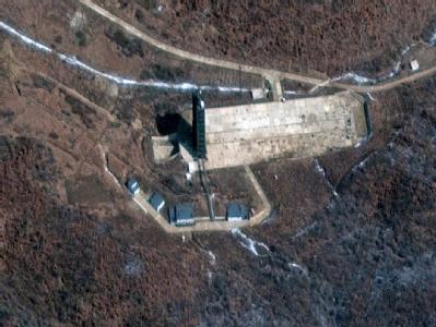 Das Satellitenbild zeigt die Rakete im nordkoreanischen Tongchang-ri. Foto: DigitalGlobe Nordkoreanische Rakete
