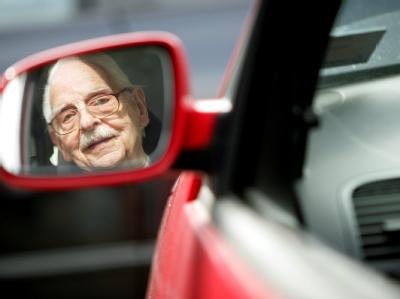 Hamburgs Innensenator Michael Neumann regt eine neue Debatte über die Fahrtauglichkeit von Senioren an. Foto: Rolf Vennenbernd Senioren im Straßenverkehr