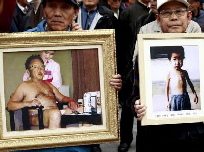 Diktatur und Hunger: Während Nordkoreas Machtelite wie einst der verstorbene Staatschef Kim Jong Il im Luxus lebt, verhungern Kinder in Nordkorea. Foto: Joen Heon-Kyun Satt und hungrig