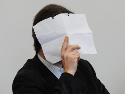 Der angeklagte Lehrer vor der Urteilsverkündung in Hamburg. Foto: Angelika Warmuth Prozess um Sex mit Schülerin