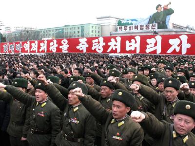 Kampf-Pose: Nordkoreanische Soldaten bei einer Demonstration gegen Südkorea. Foto: KCNA/Archiv Nordkoreanische Soldaten