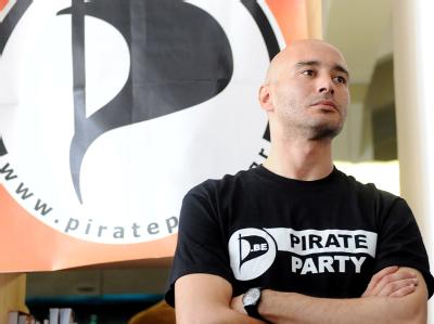 Ein Teilnehmer der internationalen Piraten-Konferenz während des Treffens in der tschechischen Hauptstadt. Foto: Filip Singer Prag