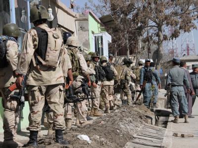 Afghanische Sicherheitskräfte im Zentrum von Kabul, das durch eine Schusswechsel in Kabul