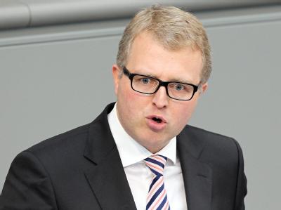 Der FDP-Abgeordnete Frank Schäffler, einer der Euro-Abweichler, die die Erweiterung des EFSF ablehnten, spricht im Bundestag. Foto: Wolfgang Kumm/Archiv FPD-Abweichler Schäffler