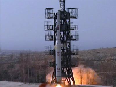 Start der «Unha-2»-Rakete im April 2012: Nordkorea hebt sein Moratorium für Atomversuche auf. Foto: KCNA / Archiv Nordkorea