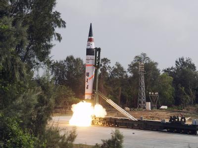 Nur von den fünf ständigen Mitgliedern im Weltsicherheitsrat ist bekannt, dass sie atomwaffenfähige Interkontinentalraketen besitzen. Die Atommacht Indien will jetzt Teil des exklusives Clubs werden. Foto: Str Agni V
