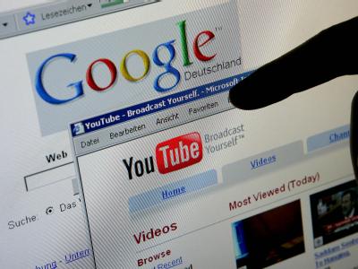 Zwischen der deutschen Musik-Verwertungsgesellschaft Gema und dem Google-Dienst YouTube wird über Urheberrechtsfragen gestritten. Foto: Patrick Pleul Gema gegen YouTube