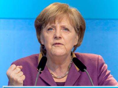 Bundeskanzlerin Angela Merkel (CDU) hat bereits ihre Bereitschaft signalisiert, zusammen mit einer Gruppe von Euro-Ländern bei der Besteuerung der Finanzmärkte voranzuschreiten. Foto: Michael Reichel/Archiv Kanzlerin Angela Merkel
