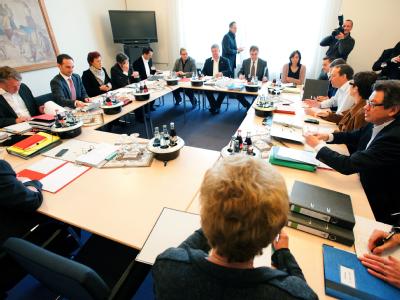Vertreter der Fraktionen von SPD (l) und CDU bei Koalitionsverhandlungen im saarländischen Landtag Foto: Oliver Dietze/ Archiv Koalitionsverhandlungen im Saarland