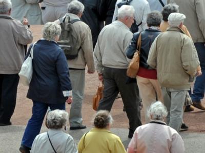 Die Bevölkerung in Deutschland schrumpft und wird immer älter - mit großen Folgen für Arbeit, Soziales und Gesellschaft. Foto: Matthias Hiekel Demografiestrategie der Regierung