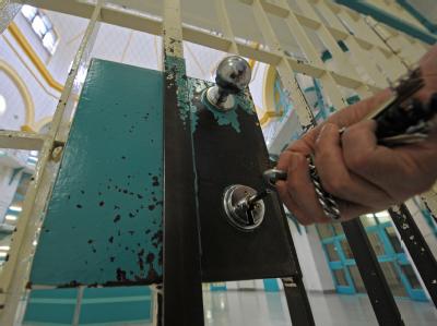 Justizvollzugsanstalt in Freiburg: Vier frühere Sicherungsverwahrte bekommen Schmerzensgeld für zu Unrecht im Gefängnis verbrachte Jahre. Nun stößt das Urteil des Karlsruher Landgerichts auf Kritik. Foto: Patrick Seeger/Archiv Frühere Sicherungsverwahrte bekommen Schmerzensgeld