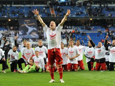 Bastian Schweinsteiger führt die Bayern-Party an. Foto: Andreas Gebert Schweinsteiger