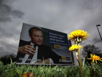 Die jüngsten Erfolge der FDP bei den Wahlen in Schleswig-Holstein und Nordrhein-Westfalen verblassen. Foto: Oliver Berg/Archiv FDP-Wahlplakat