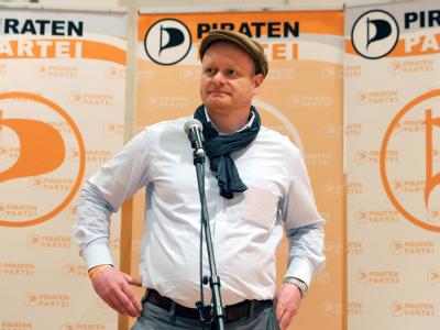 Der neue Parteivorsitzende Bernd Schlömer informiert die Presse. Foto: Carsten Rehder Bernd Schlömer