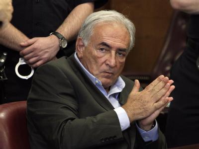 Dominique Strauss-Kahn vor knapp einem Jahr in einem New Yorker Gerichtssaal. Foto: Richard Drew Dominique Strauss-Kahn