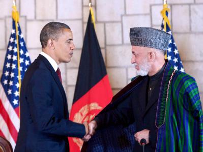 US-Präsident Obama und Afghanistans Präsident Karsai nach Unterzeichnung eines Partnerschaftsabkommens. Foto: Mandel Ngan/ afp Obama und Karsai