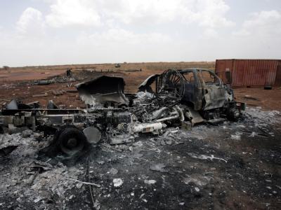 Ausgebranntes Auto in Heglig, Sudan: Die UN haben den Sudan und Südsudan dringend aufgefordert, innerhalb von drei Monaten zu einer Friedensvereinbarung zu kommen. Foto: Str Sudan