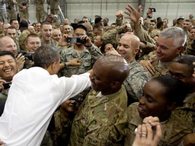 Obama machte erneut klar, auch nach 2014 amerikanische Soldaten am Hindukusch zu belassen. Foto: Pete Souza - White House via CNP US-Präsident Obama in Afghanistan