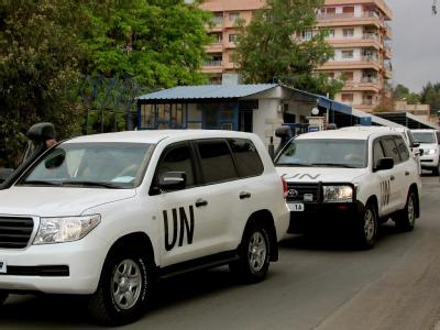 UN-Beobachter in Syrien: UN-Beobachter haben die Umgebung des Dorfes inspiziert. Foto: Youssef Badawi / Archiv UN-Beobachter in Syrien