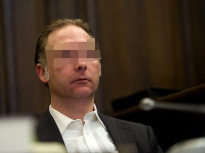 Mit Spannung wurde die erste Aussage des Todesfahrers von Hamburg-Eppendorf erwartet. Erstmals entschuldigt sich der Angeklagte darin bei den Angehörigen der Opfer. Foto: Christian Charisius Prozess