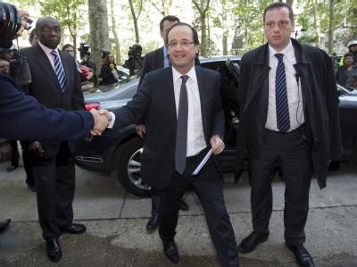 Mit einer rauschenden Partynacht hat die französische Linke den Wahlsieg von François Hollande gefeiert. Nun wird die Machtübernahme am 15. Mai vorbereitet. Foto: Ian Langsdon Hollande
