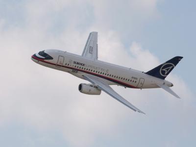 Der Sukhoi Superjet 100 ist das erste Passagierflugzeug, das in Russland seit dem Zerfall der Sowjetunion entwickelt wurde. Foto: Sergei Ilnitsky Sukhoi Superjet 100